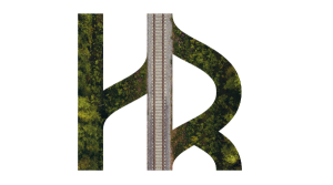 Monogram van de HR-letters uit het HR Rail-logo met een bos en een spoorlijn in het midden